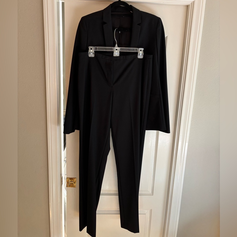 Elie Tahari NWT suit (Dora blazer and Theora Pants) size 10